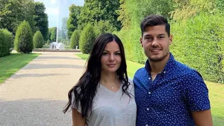 La controvertida imagen de la pareja de Miiko Albornoz comiendo completo con cubiertos