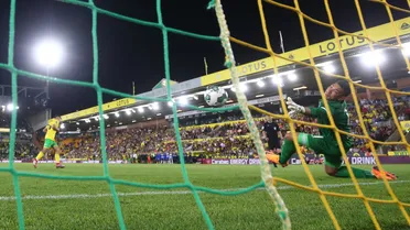 El gol de penal de Marcelino Núñez en avance de Norwich en la Copa de la Liga