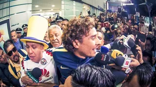 El caótico recibimiento a Guillermo Ochoa en su retorno a México