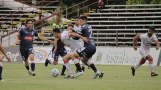 Melipilla derrotó como forastero a Deportes Valdivia y se metió en la pelea en la Primera B