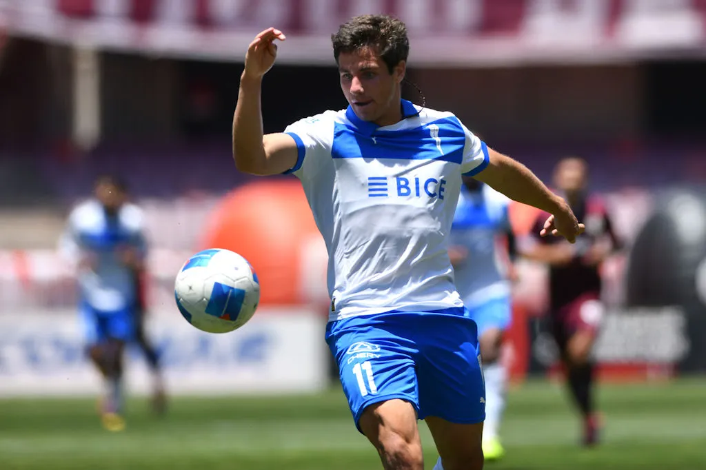 Montes continuará siendo jugador de la UC hasta 2027/ © Alejandro Pizarro Ubilla-Photosport