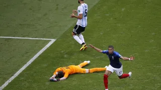 Benjamin Pavard clavó hermoso un derechazo que igualó la cuenta para Francia ante Argentina
