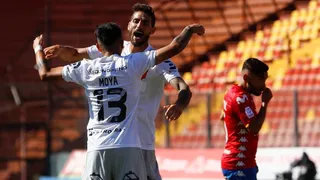 Joaquín Larrivey aprovechó un error defensivo y abrió la cuenta para la U ante U. Española