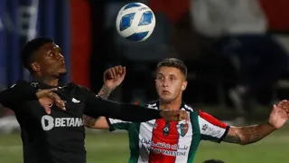 “Lindo papelón”: Hinchas de la U destrozaron a Junior Fernandes por fiesta de cumpleaños