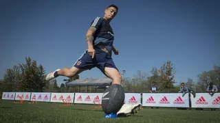 Más imágenes de la entretenida visita de los Maori All Blacks al plantel de la U