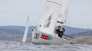 Velero “Tsunami” lidera la séptima fecha del Campeonato J/70