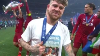 Jugador español recordó a José Antonio Reyes en los festejos de Liverpool en Champions