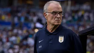Bielsa deja a una de sus figuras en el banco: el XI de Uruguay para vencer a Cabo Verde