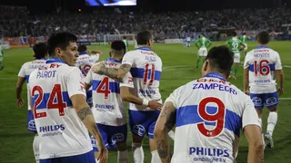 ¡Fiesta en San Carlos! Zampedri e Isla fueron protagonistas en dos goles de la UC ante Audax