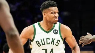 Milwaukee Bucks derrotó a Philadelphia 76ers con un doble-doble de Giannis Antetokounmpo