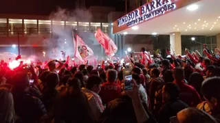 Selección peruana vivió emotivo y multitudinario banderazo en la previa de la final contra Brasil