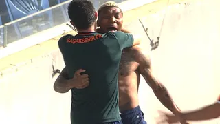 Junior Fernandes anotó un golazo para darle tranquilidad a Basaksehir en su lucha por evitar el descenso