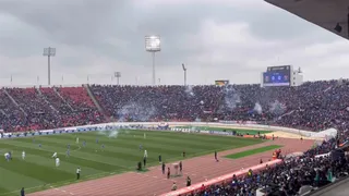 ESCÁNDALO: Barristas de U de Chile lanzaron pirotecnia a la cancha y detuvieron duelo con Audax