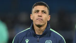 ¿Renacerá con la Roja? Alexis llega en silencio a preparar el partido contra Argentina