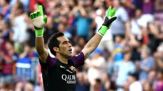 Tapada de Claudio Bravo fue elegida como una de las mejores de la historia del clásico español