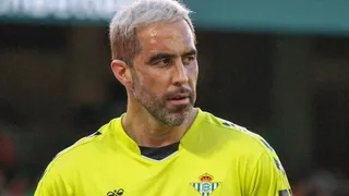 Pellegrini analiza la titularidad de Bravo en Europa League