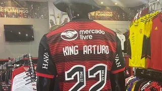 ¡Revuelo por Vidal! En Brasil comenzaron a vender camiseta de Flamengo con dorsal incluido