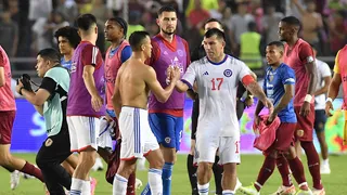 Resumen: Chile está fuera de la zona de clasificación y Argentina sigue intratable