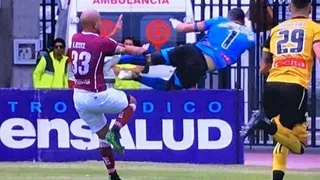 La brutal patada de Matías Cano que solo fue amarilla y no revisaron en el VAR