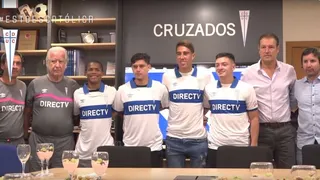 La UC sorprendió a cuatro juveniles con ceremonia para firmar su primer contrato