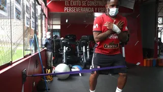 Jefferson Farfán encabezó el inicio de los trabajos de Perú para el duelo ante Chile