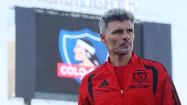 “Los pies sobre la tierra”: Ortiz apunta a la serenidad en Colo Colo a pesar de ser líderes