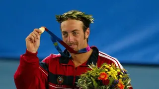 Recuerda la medalla de oro de Nicolás Massú en el singles de Atenas 2004 en su nuevo cumpleaños