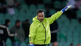 Prensa española fue drástica con Claudio Bravo: Va perdiendo cualidades con la edad