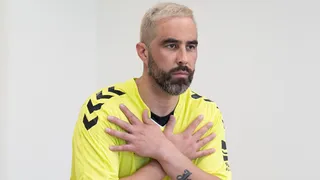 Claudio Bravo se presentó con su nuevo look en la pretemporada de Real Betis