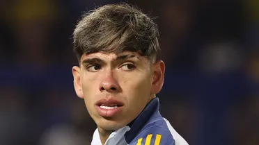 A Carlos Palacios lo acusan de irse de fiesta en Argentina