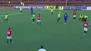 [Video] Dos hinchas de Sierra Leona quisieron agredir a Mohamed Salah