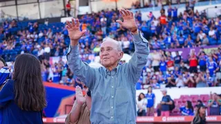 La U homenajeó a Luis “Fifo” Eyzaguirre previo al duelo ante O’Higgins en el Nacional