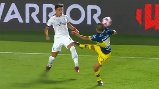 El descalificador planchazo de Castro que dejó a Everton con uno menos ante Independiente