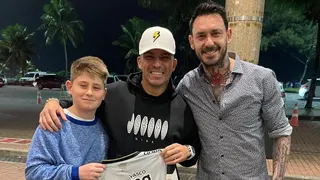 Mauricio Pinilla en Río de Janeiro: “Visitando al tío Gary Medel, que siga rompiéndola en Vasco”