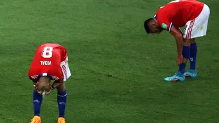 ¡Increíble! El VAR desestimó una mano de Montecinos, pero igual anuló gol de Vidal por offside