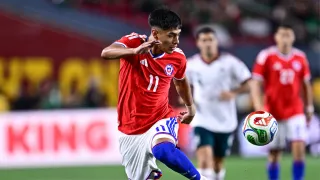 Fuerte crítica desde Europa por Darío Osorio: apuntan a la formación del fútbol chileno