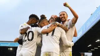 Leeds United salvó un empate en los descuentos ante Brentford