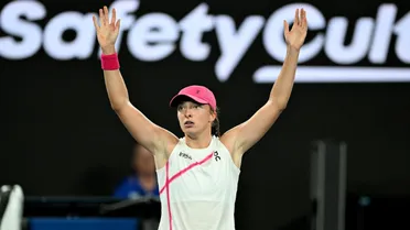 Swiatek esquivó el bochorno y derribó a Collins en Australia