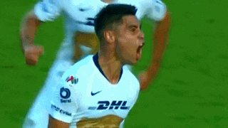Felipe Mora tuvo gran estrenó en Pumas y anotó el primer gol del Apertura en México