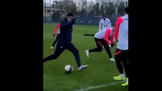 “Bienvenido míster”: El túnel de Di María a Pochettino que generó risas en práctica de PSG