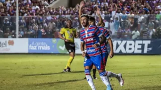 Hinchas de Fortaleza pierden la paciencia con Lucero: ¿Colo Colo aún lo quiere?