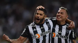 Atlético Mineiro de Eduardo Vargas superó con lo justo a Emelec y se inscribió en cuartos de la Libertadores
