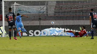 Deportes Iquique tomó ventaja ante U. de Chile con un penal de Hans Salinas