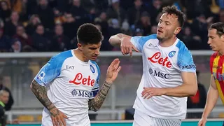 Napoli logró afortunada victoria sobre Lecce y se acercó al título