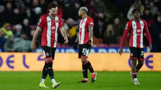 Fanáticos ingleses muestran su descontento con la Premier League