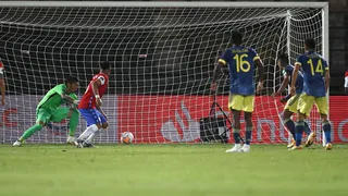 Radamel Falcao apareció en el final para igualar el duelo entre Chile y Colombia