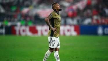 Arturo Vidal y Damián Pizarro viajaron con el plantel de Colo Colo pese a estar suspendidos