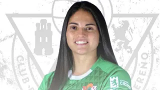 Junto a su rol como jugadora: Bárbara Santibáñez fue anunciada como DT del Cacereño Femenino Atlético