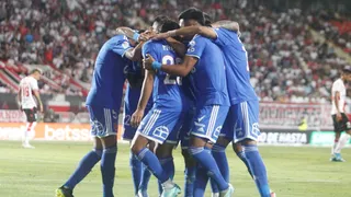 Universidad de Chile derrotó con autoridad a Curicó Unido y dormirá como líder del torneo