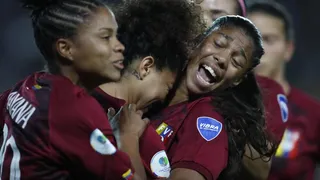 Deyna Castellanos volvió a comandar a Venezuela en su victoria sobre Perú